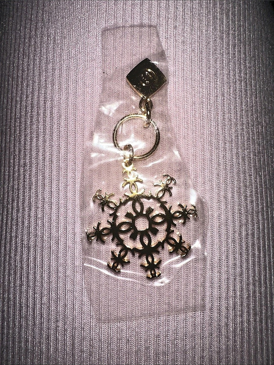 CHANEL Accessories - Chanel Holiday Snowflake CC Logo VIP Gift Charm Keychain
